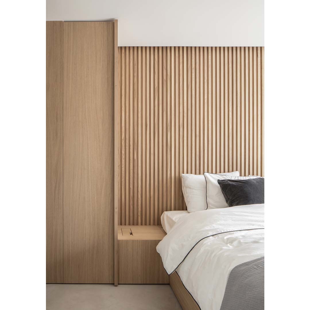 LC Knokke apartment by Nils Van der Celen