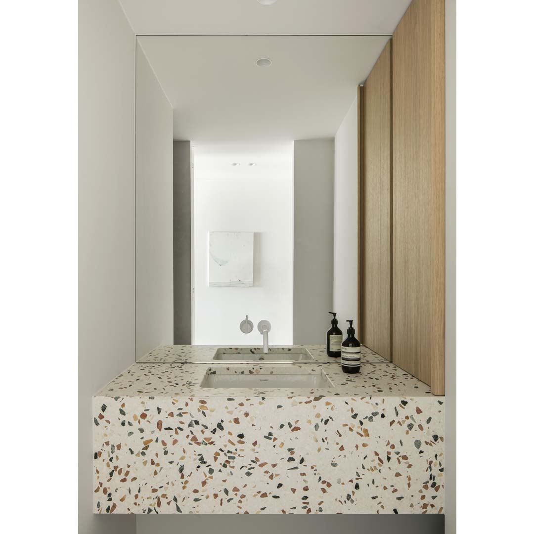 LC Knokke apartment by Nils Van der Celen