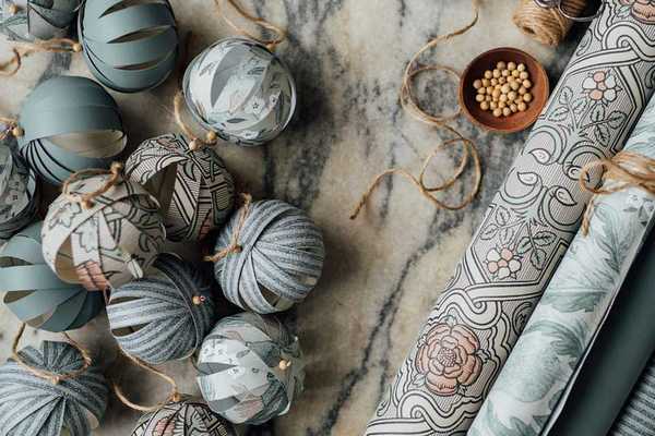 DIY Paper baubles