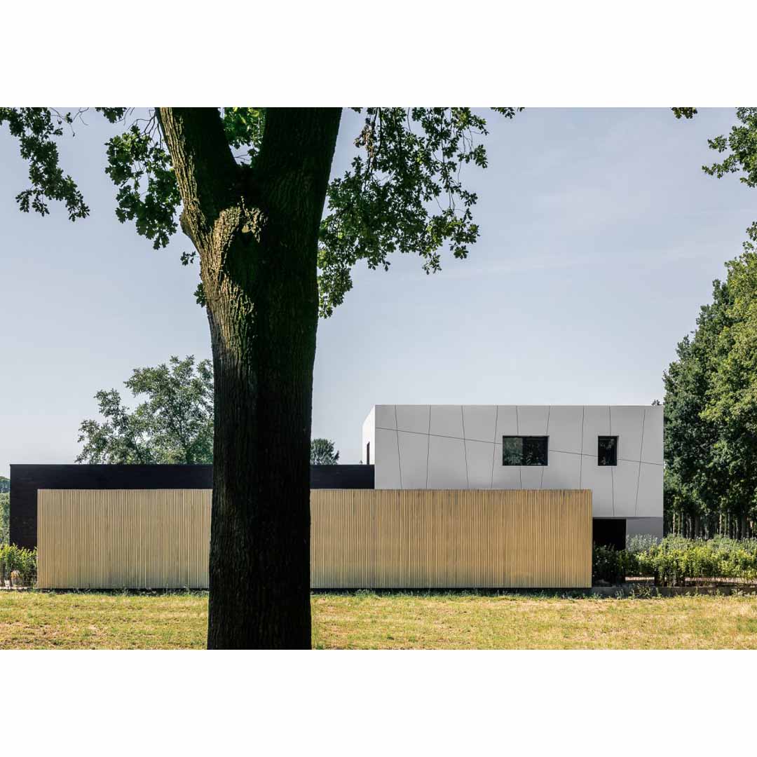 The Oblique house by Niels Maier