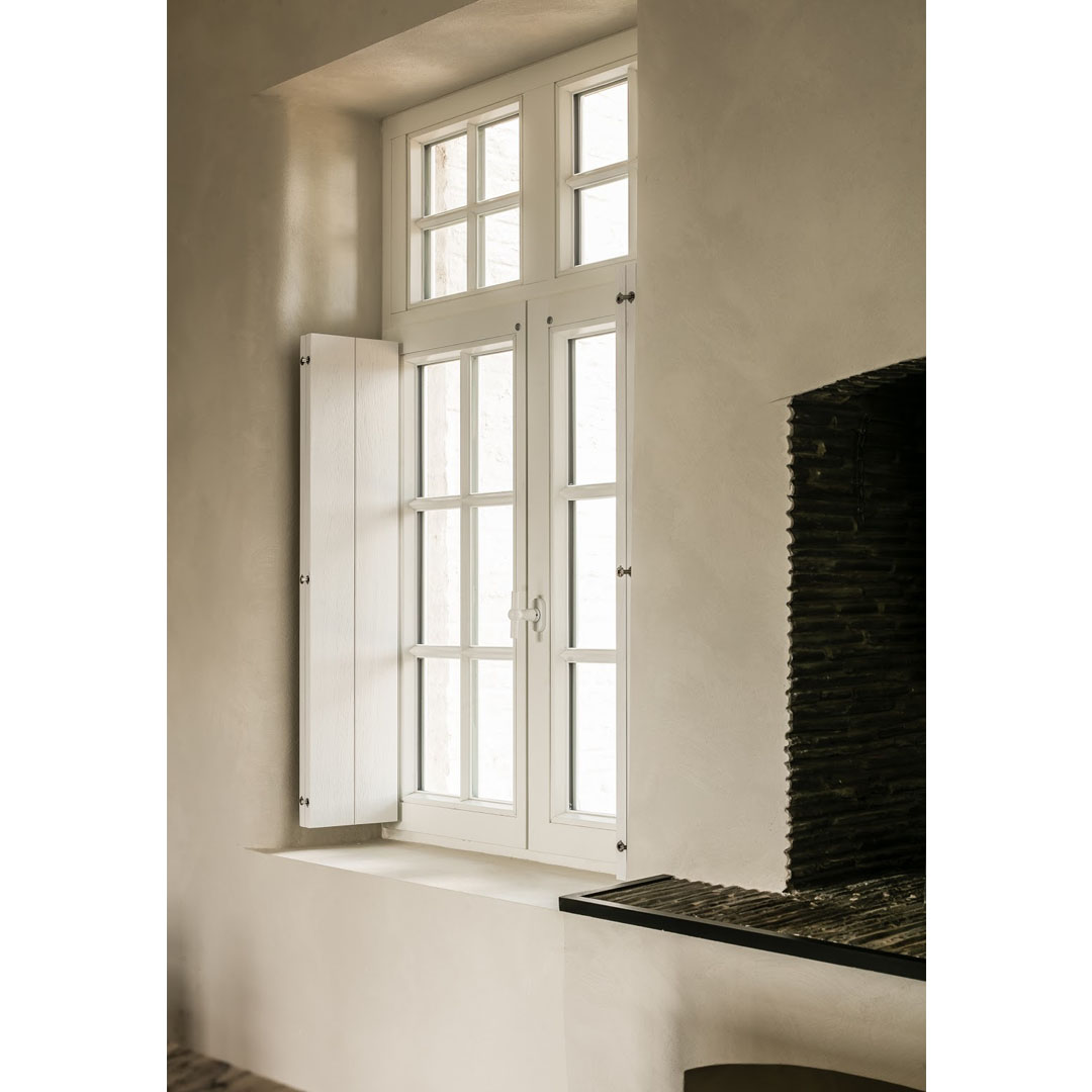 Light Play, a minimal apartment by Marie Lecluyse