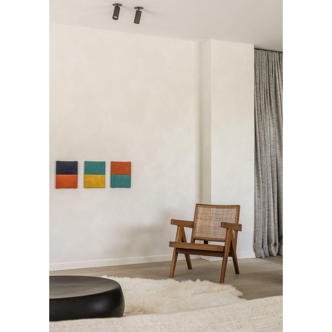 Light Play, a minimal apartment by Marie Lecluyse