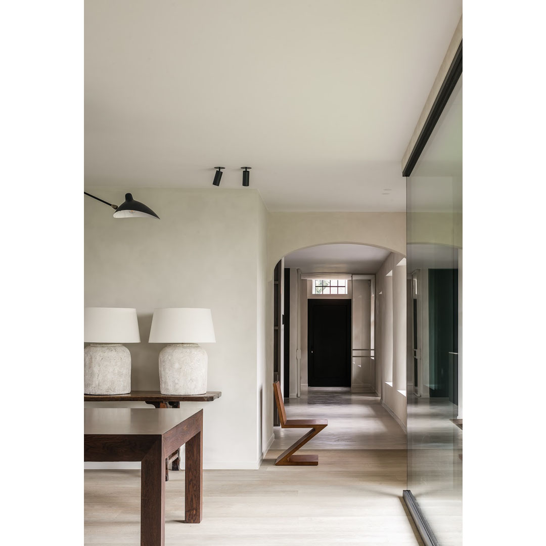 Light Play, a minimal apartment by Marie Lecluyse