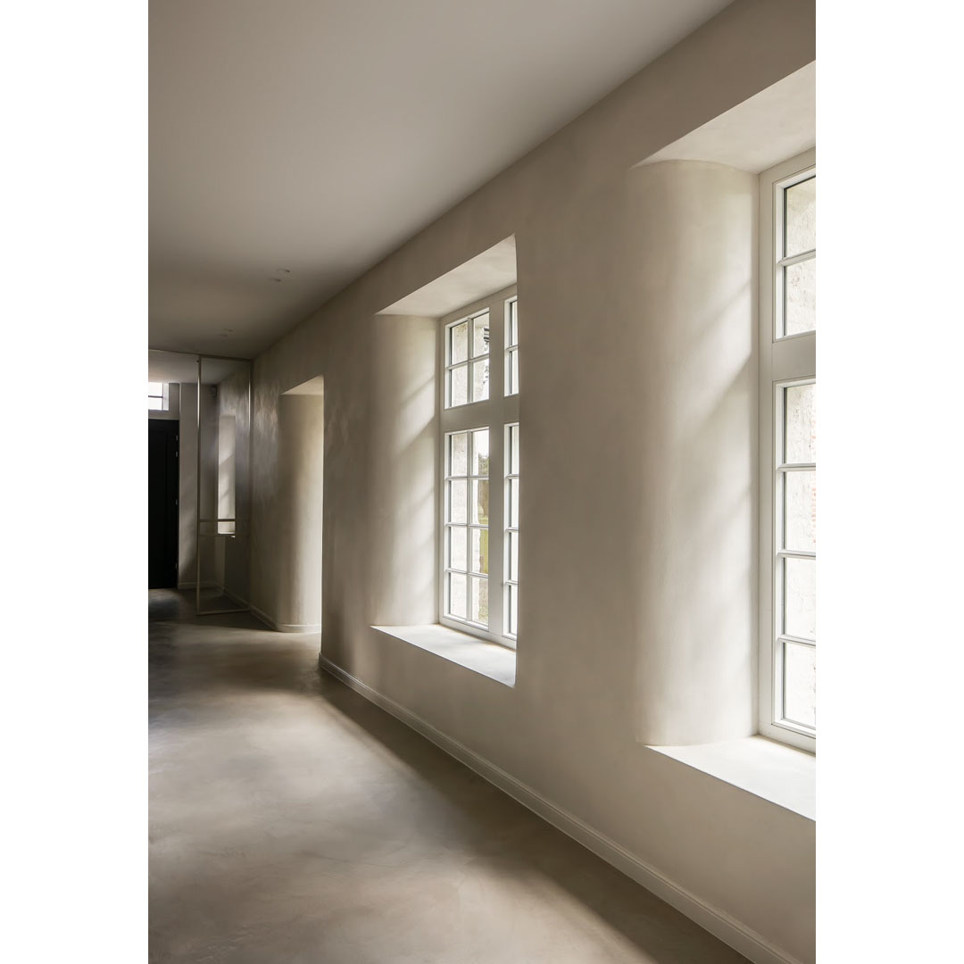 Light Play, a minimal apartment by Marie Lecluyse