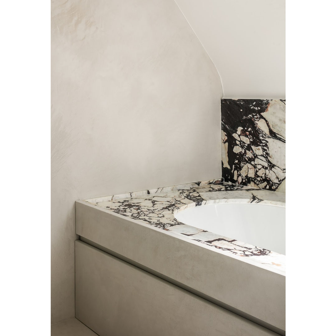 Light Play, a minimal apartment by Marie Lecluyse