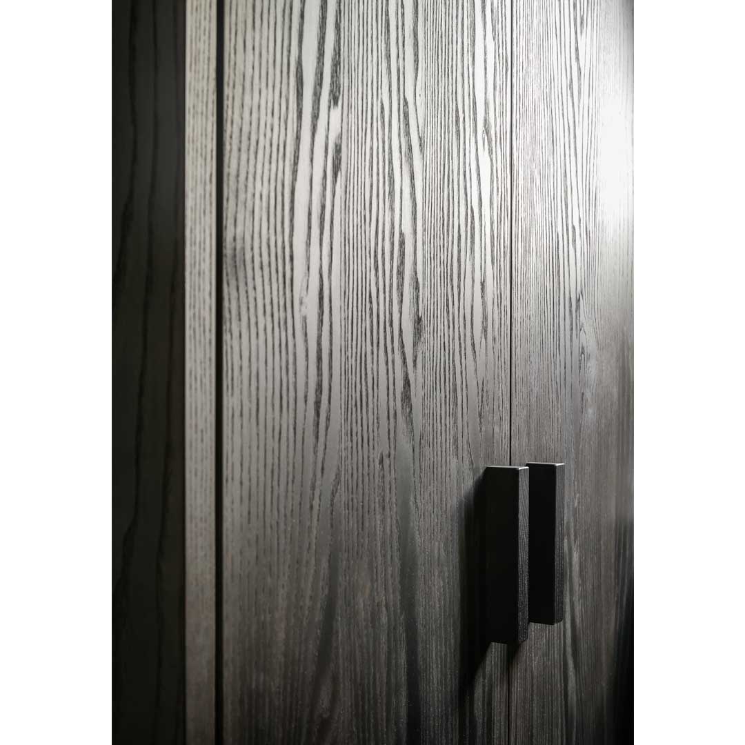Light Play, a minimal apartment by Marie Lecluyse
