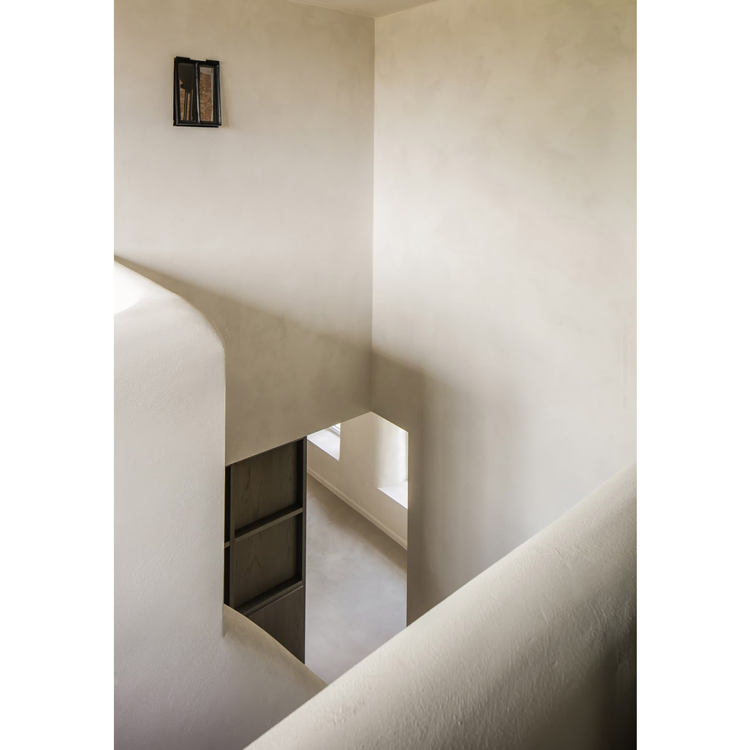 Light Play, a minimal apartment by Marie Lecluyse
