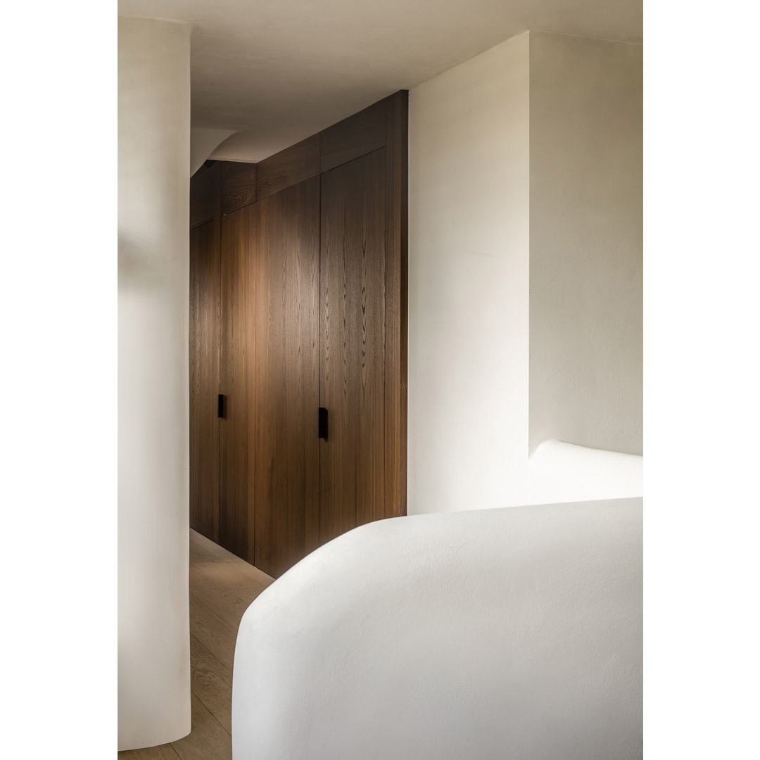 Light Play, a minimal apartment by Marie Lecluyse