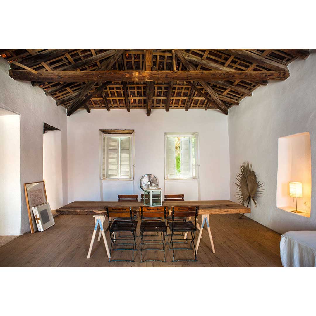 House under the castle by ETSI Architects