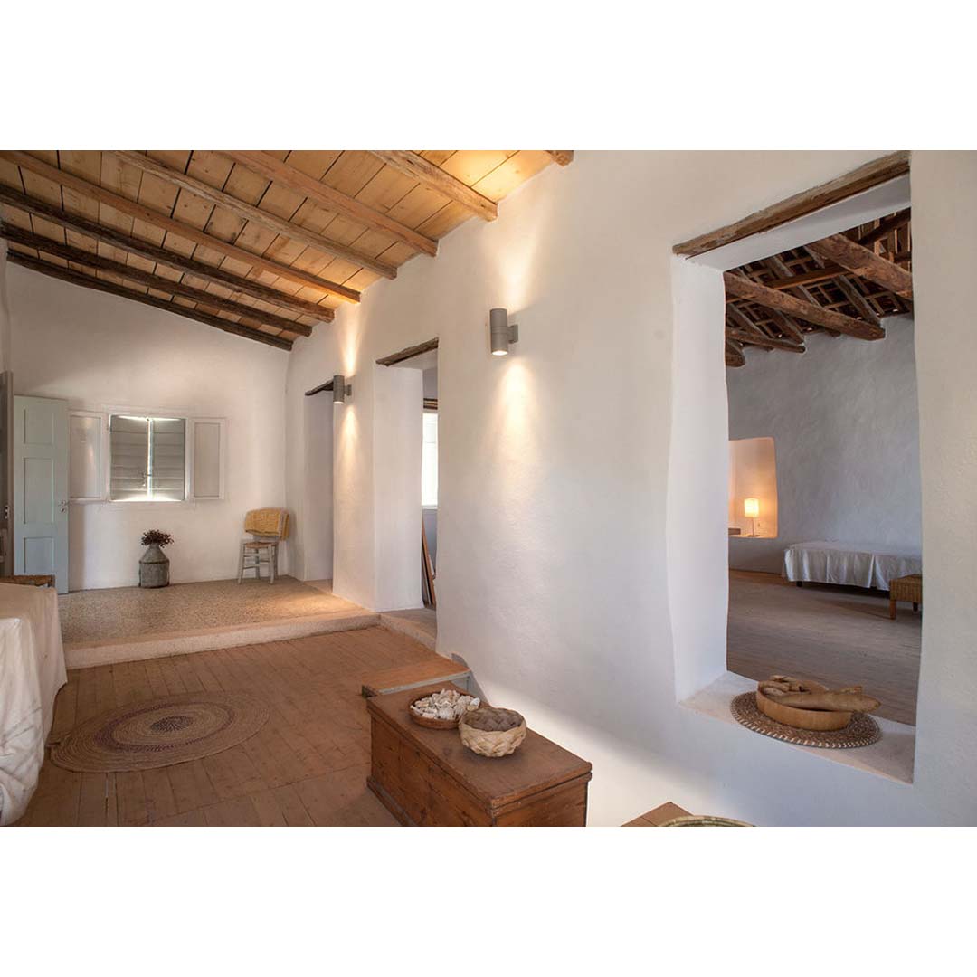 House under the castle by ETSI Architects