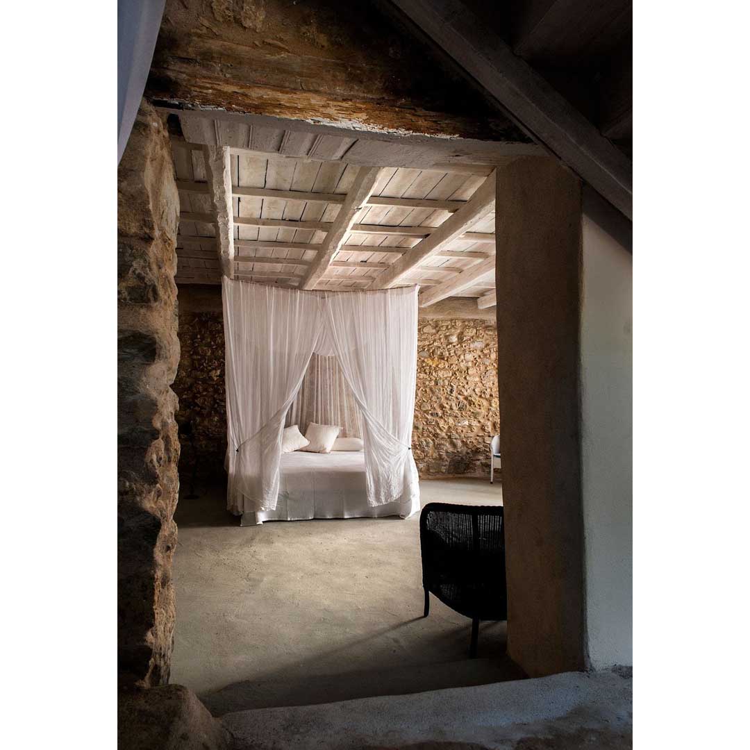 House under the castle by ETSI Architects