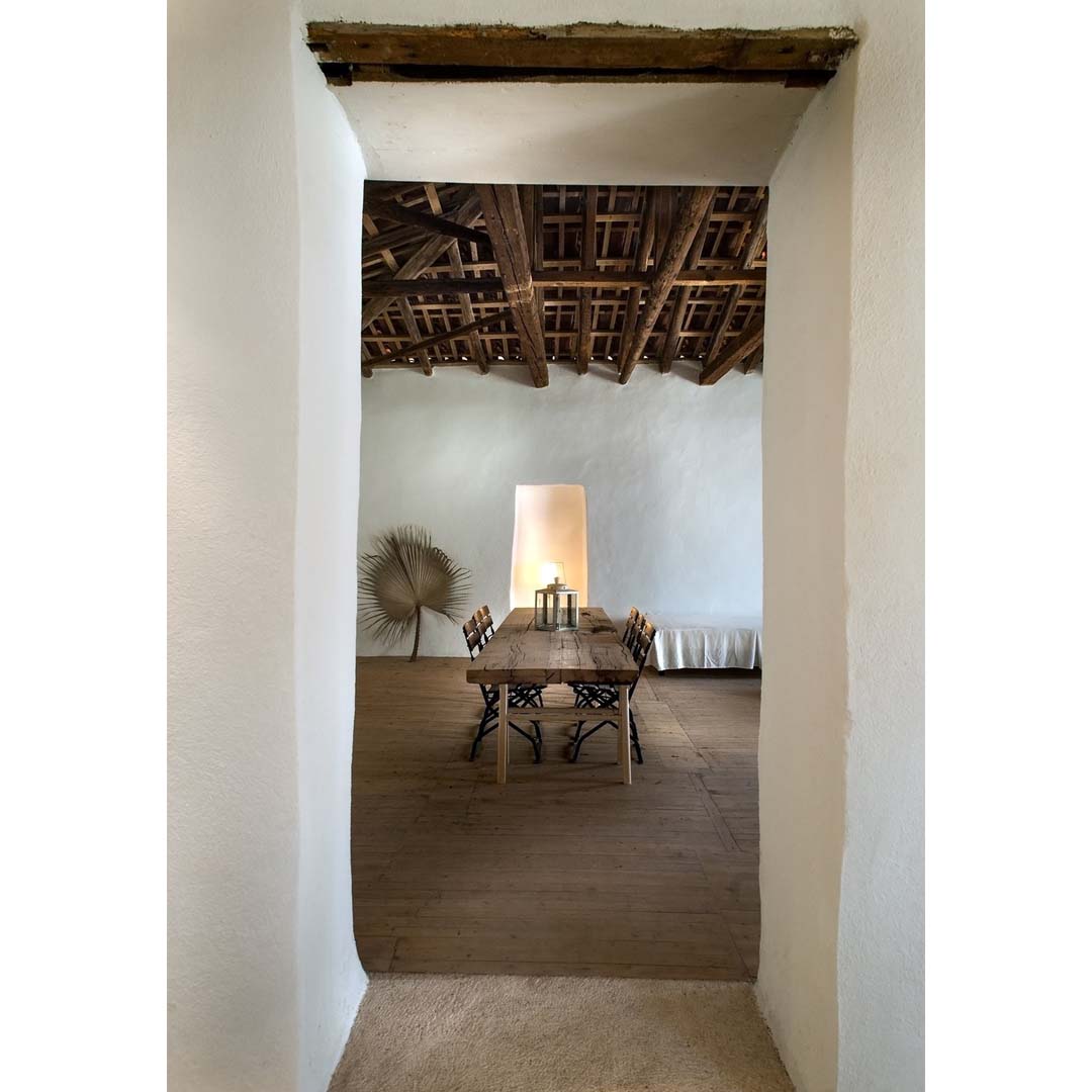 House under the castle by ETSI Architects