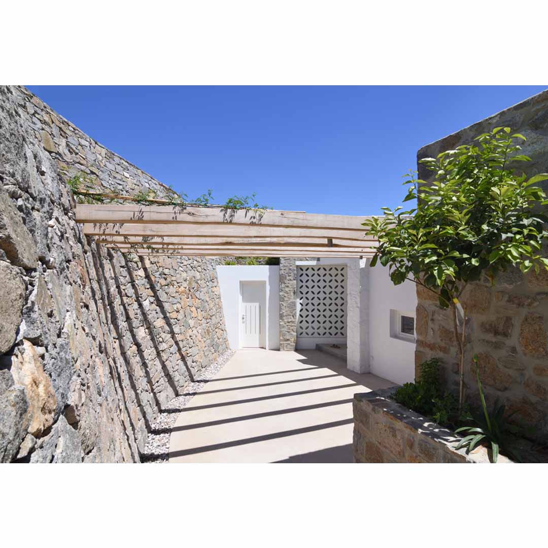 ‘White Spirit’ in Cyclades by Sinas Architects