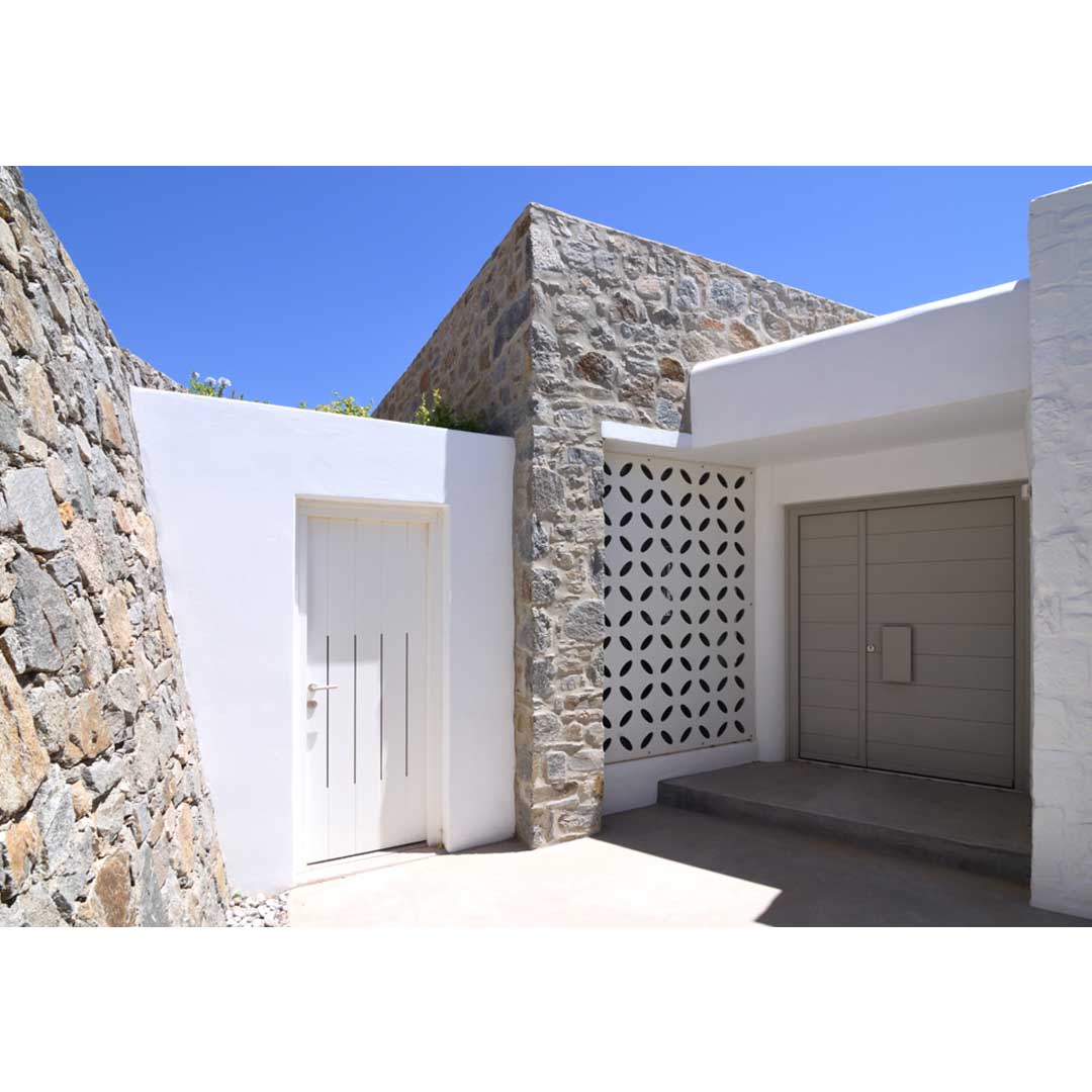 ‘White Spirit’ in Cyclades by Sinas Architects