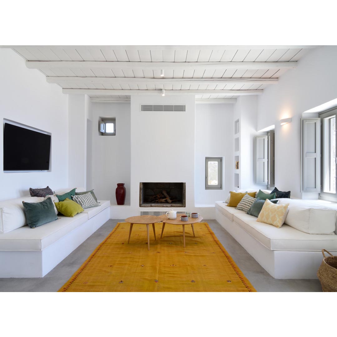 ‘White Spirit’ in Cyclades by Sinas Architects