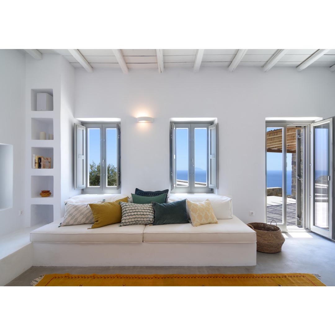‘White Spirit’ in Cyclades by Sinas Architects