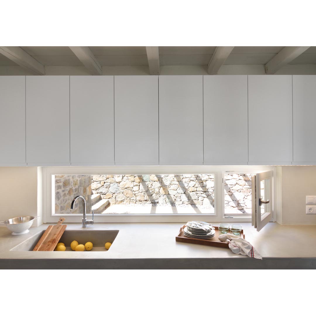 ‘White Spirit’ in Cyclades by Sinas Architects