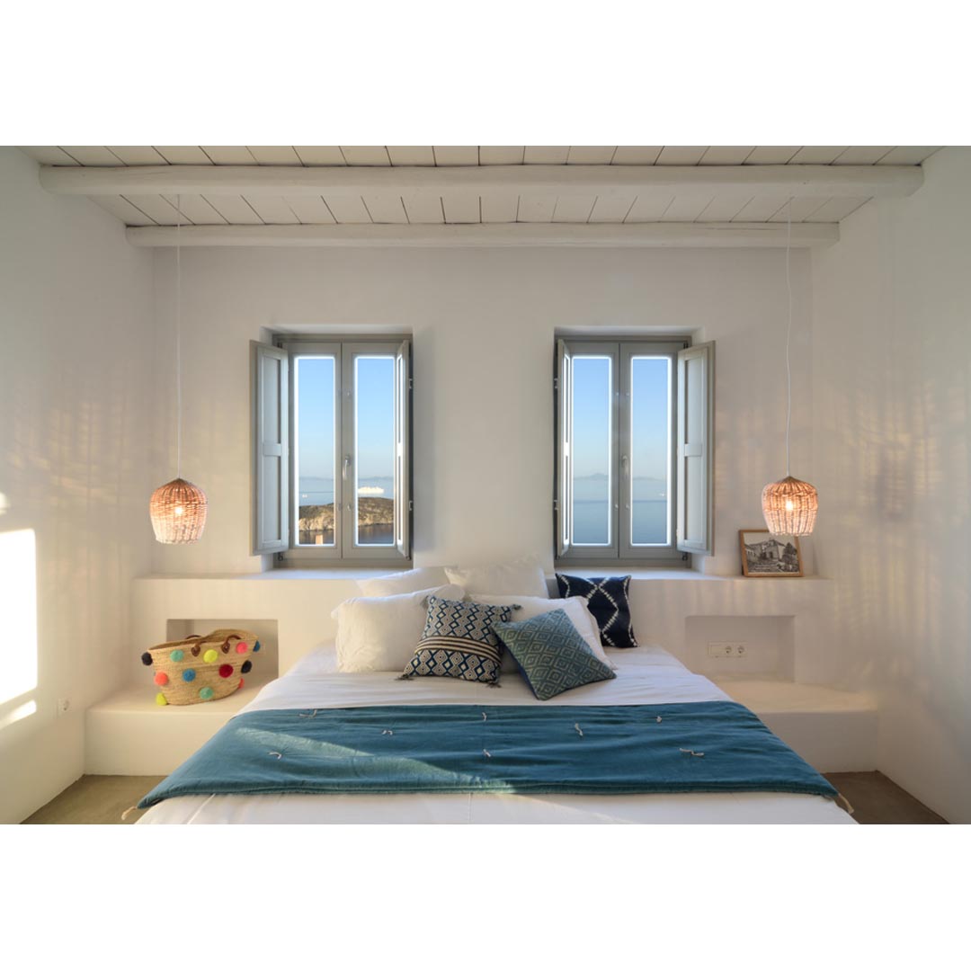 ‘White Spirit’ in Cyclades by Sinas Architects