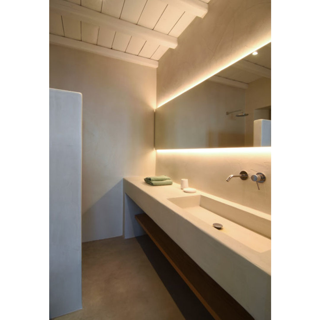‘White Spirit’ in Cyclades by Sinas Architects