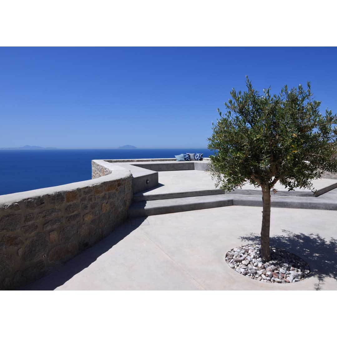 ‘White Spirit’ in Cyclades by Sinas Architects