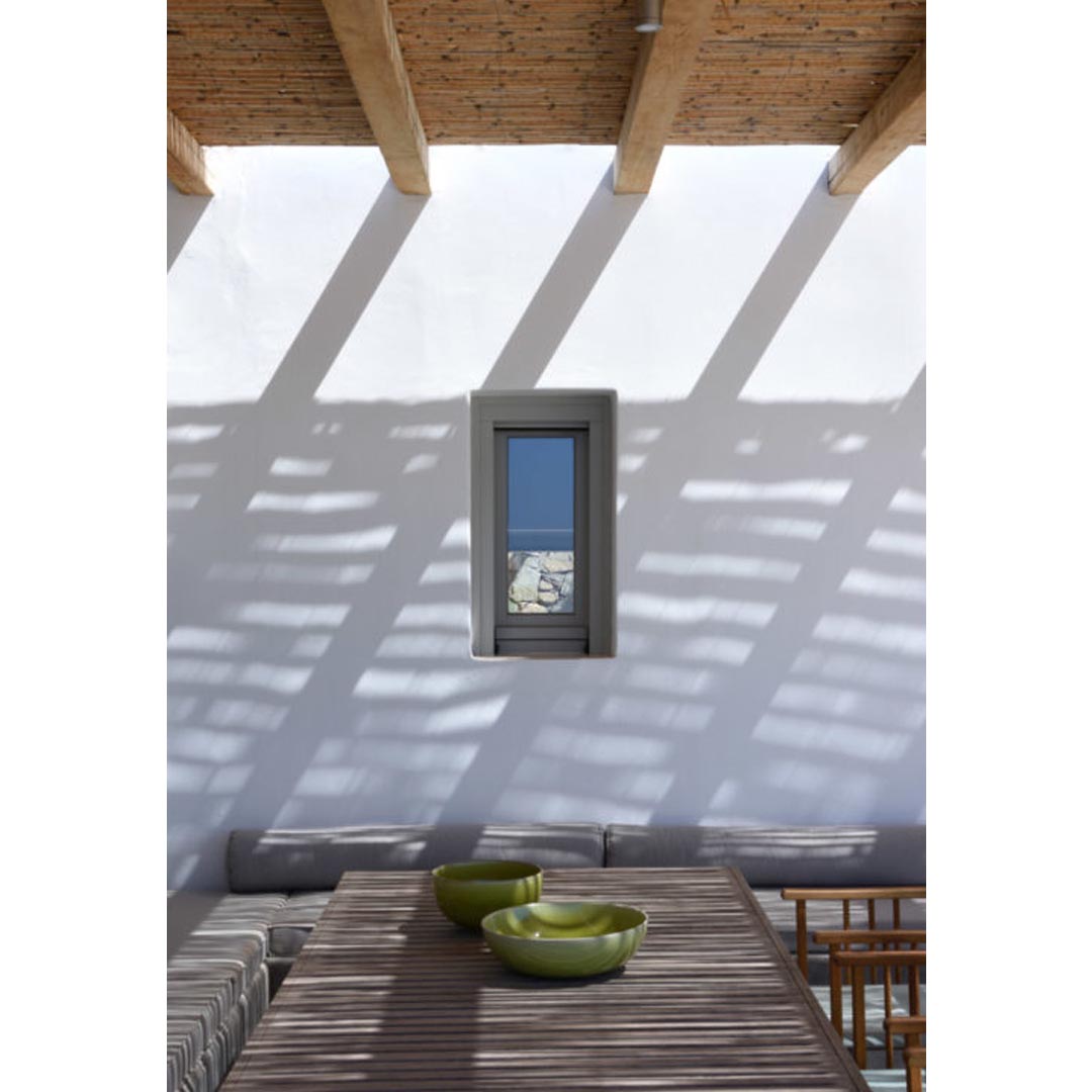 ‘White Spirit’ in Cyclades by Sinas Architects