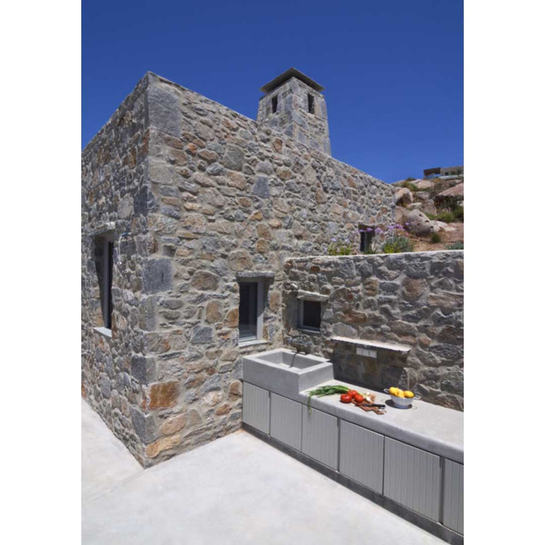 ‘White Spirit’ in Cyclades by Sinas Architects