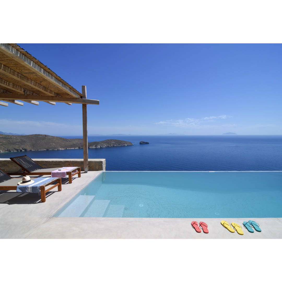 ‘White Spirit’ in Cyclades by Sinas Architects
