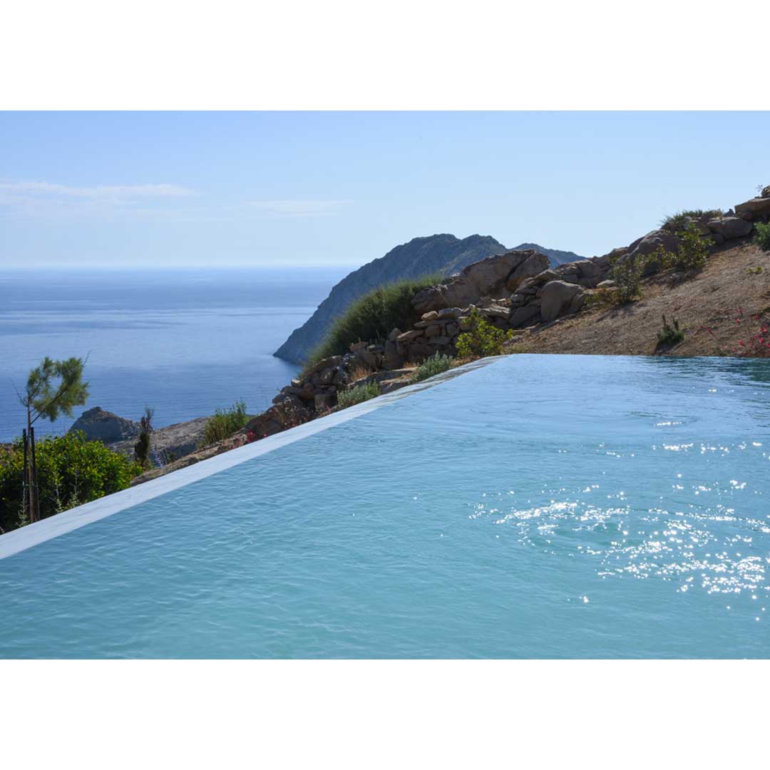 ‘White Spirit’ in Cyclades by Sinas Architects