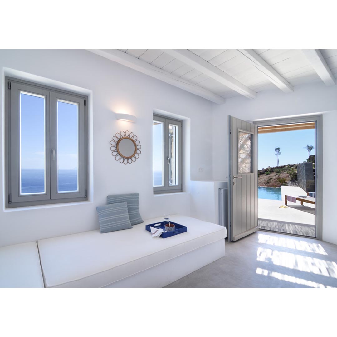 ‘White Spirit’ in Cyclades by Sinas Architects