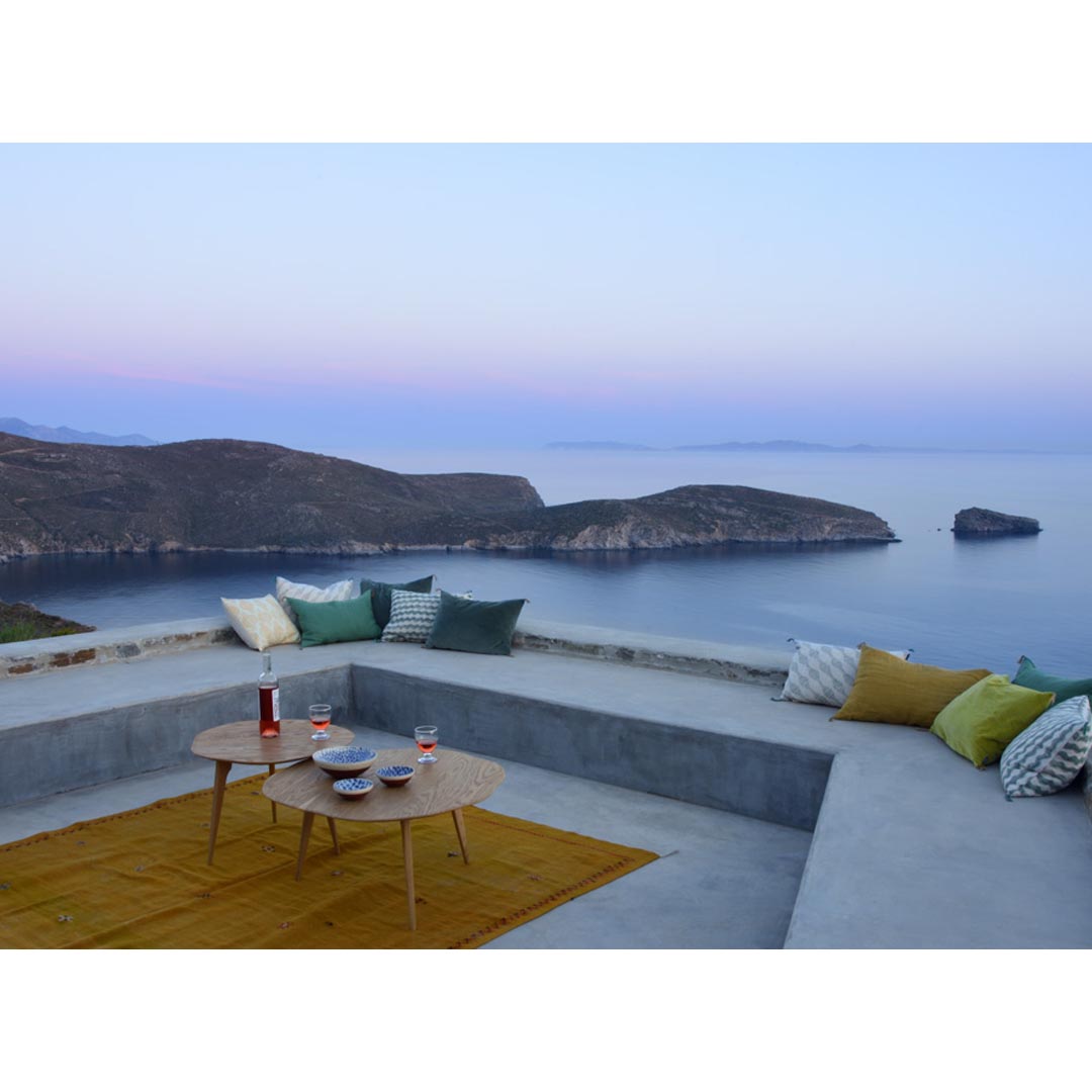 ‘White Spirit’ in Cyclades by Sinas Architects