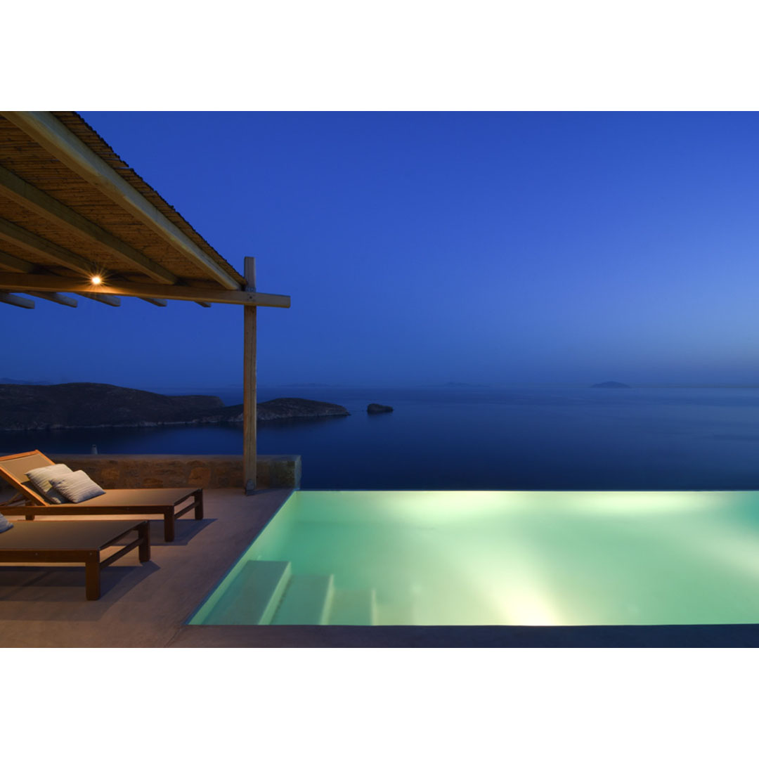 ‘White Spirit’ in Cyclades by Sinas Architects