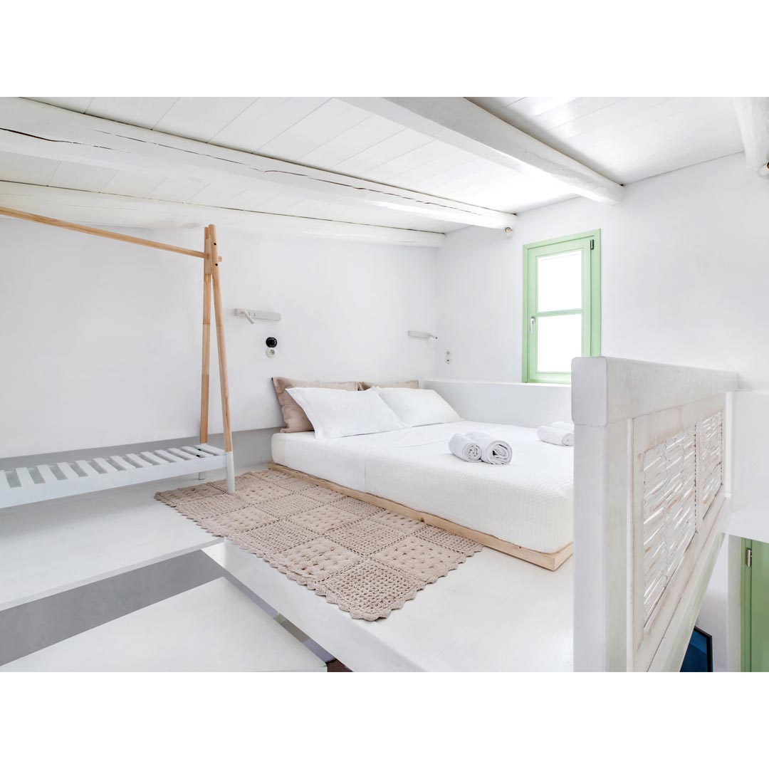 A House of '50s in Andros by Domitech Construction