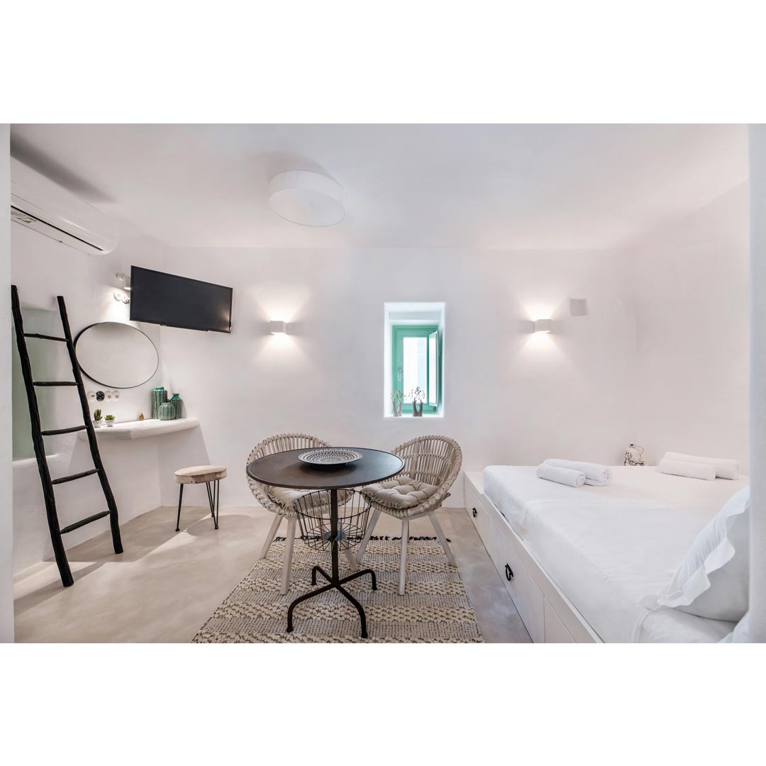 A House of '50s in Andros by Domitech Construction