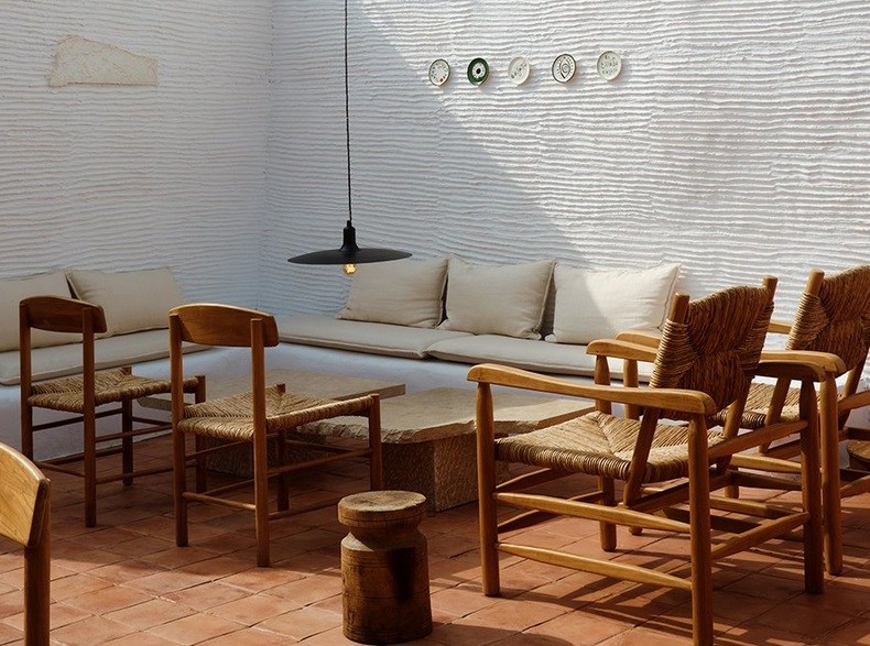 Bardot bar-restaurant in Antiparos by Manhattan Projects