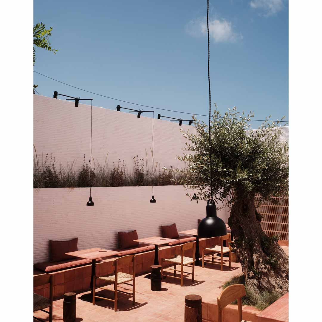 Bardot bar-restaurant in Antiparos by Manhattan Projects