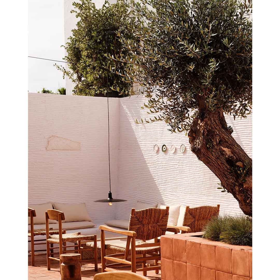 Bardot bar-restaurant in Antiparos by Manhattan Projects