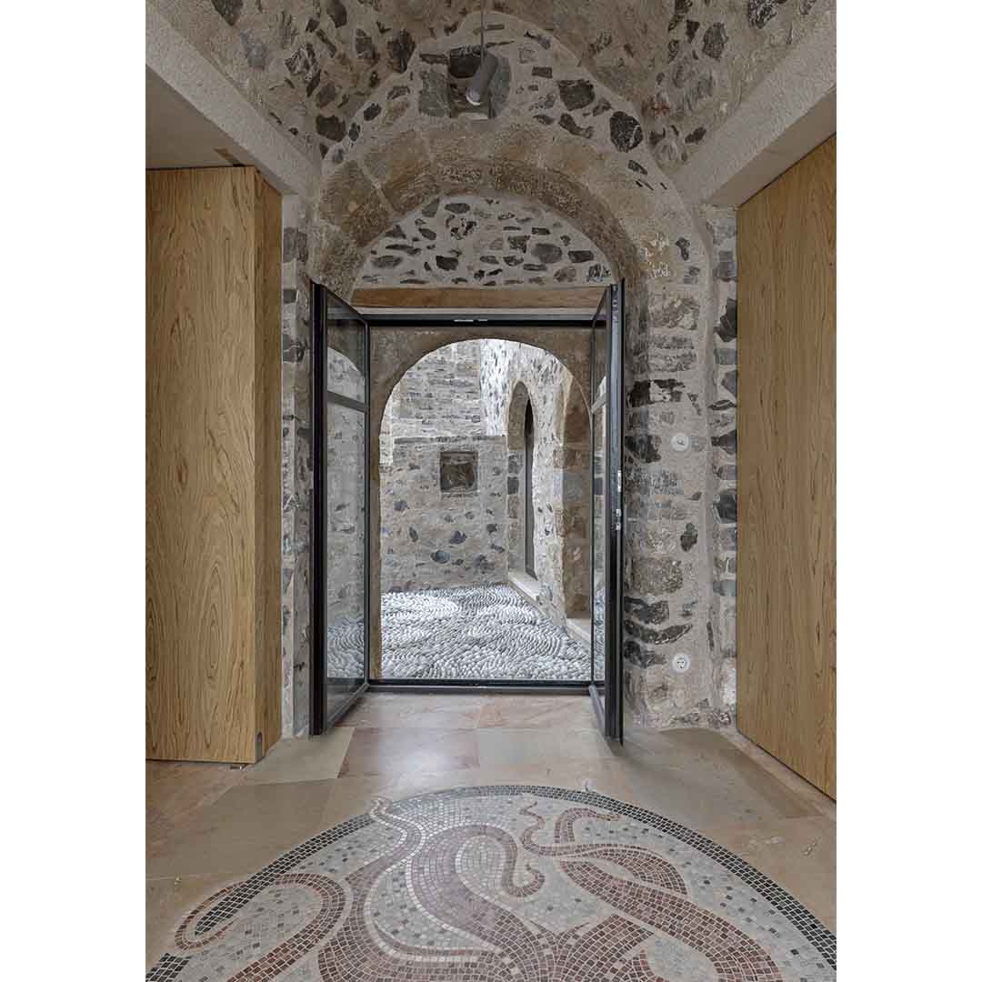Teloneio in Kardamyli by Etsi Architects