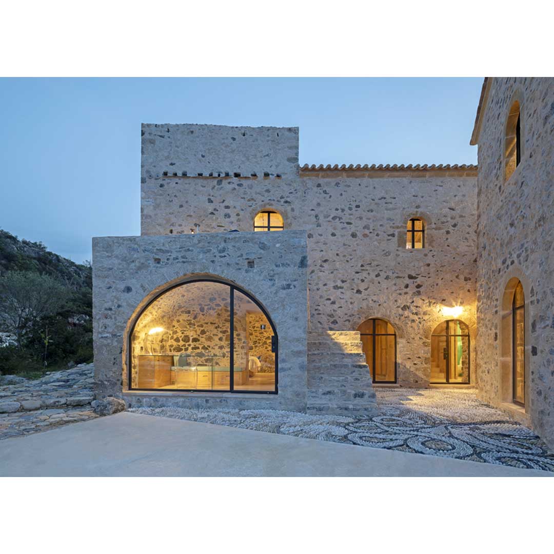 Teloneio in Kardamyli by Etsi Architects